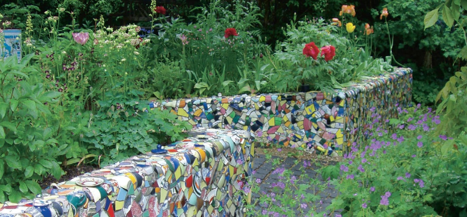 Kivireunus kukkapenkkiin Kivireunus kukkapenkkiin